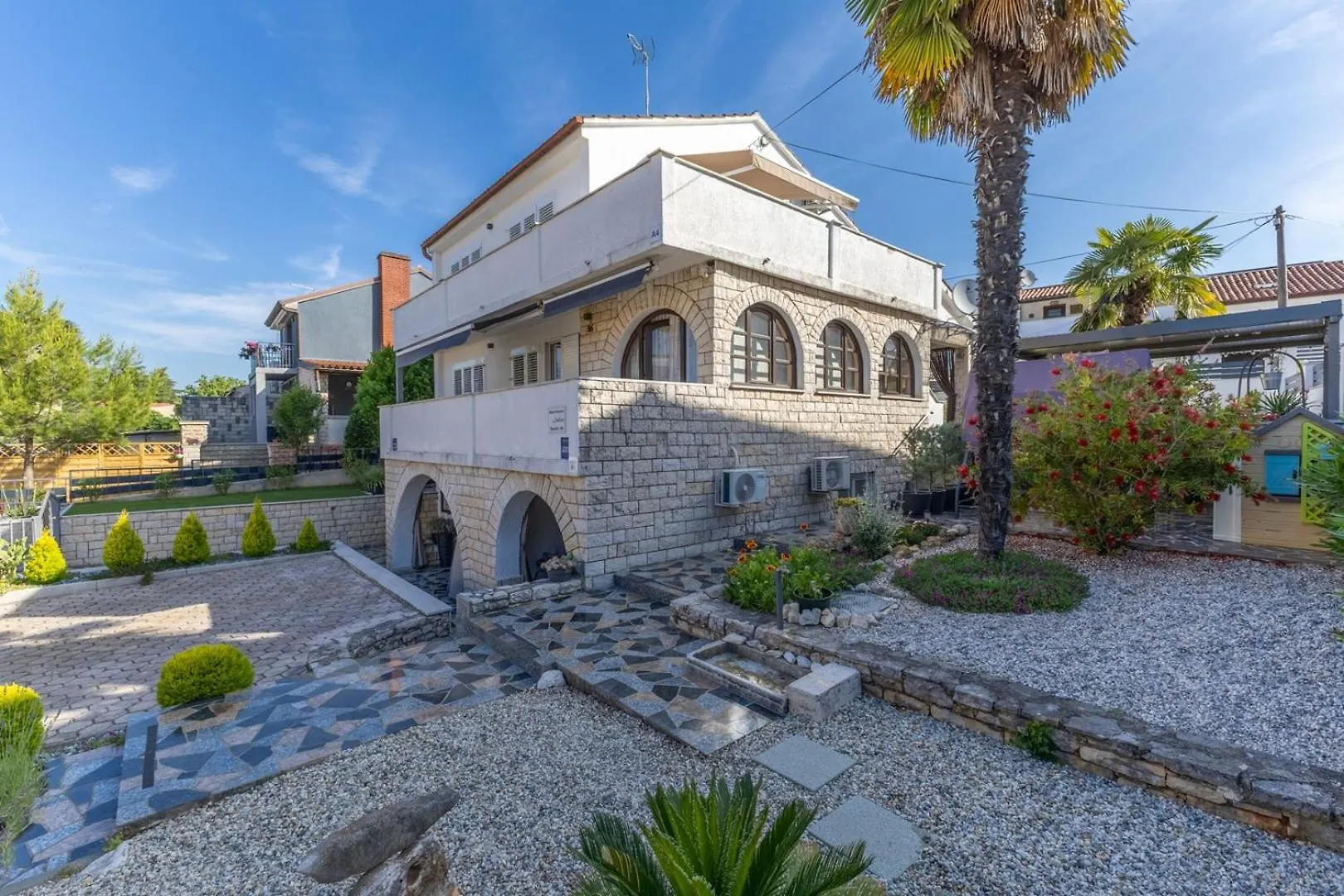 Apartments Ljubica بوريتش